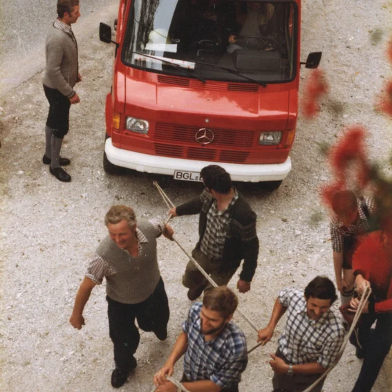 Umzug Feuerwehrautos 5.jpg