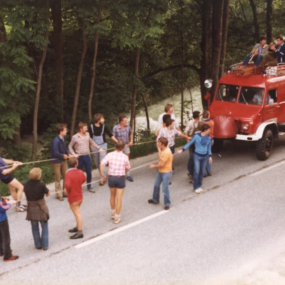 Umzug Feuerwehrautos 2.jpg